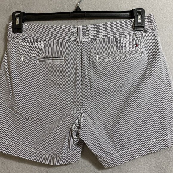 TOMMY HILFIGER WOMEN’S‎ BERMUDA SHORT BLUE AND WHITE STRIPES SZ 4 - Picture 2 of 7